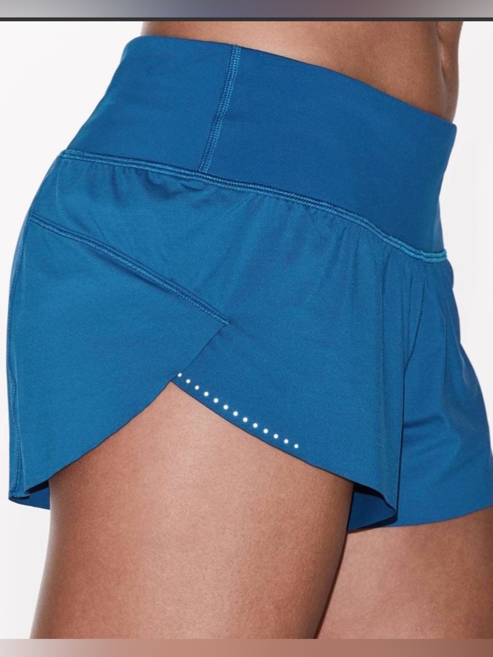 Lululemon Chase Me Short 2.5", size 8
Colour is Whirlpool